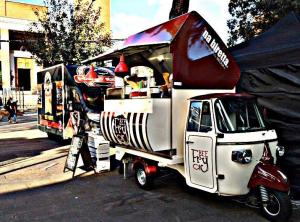 Street food 2015 a Roma - rione Testaccio - Pizza...e vai! Food stop on the road
